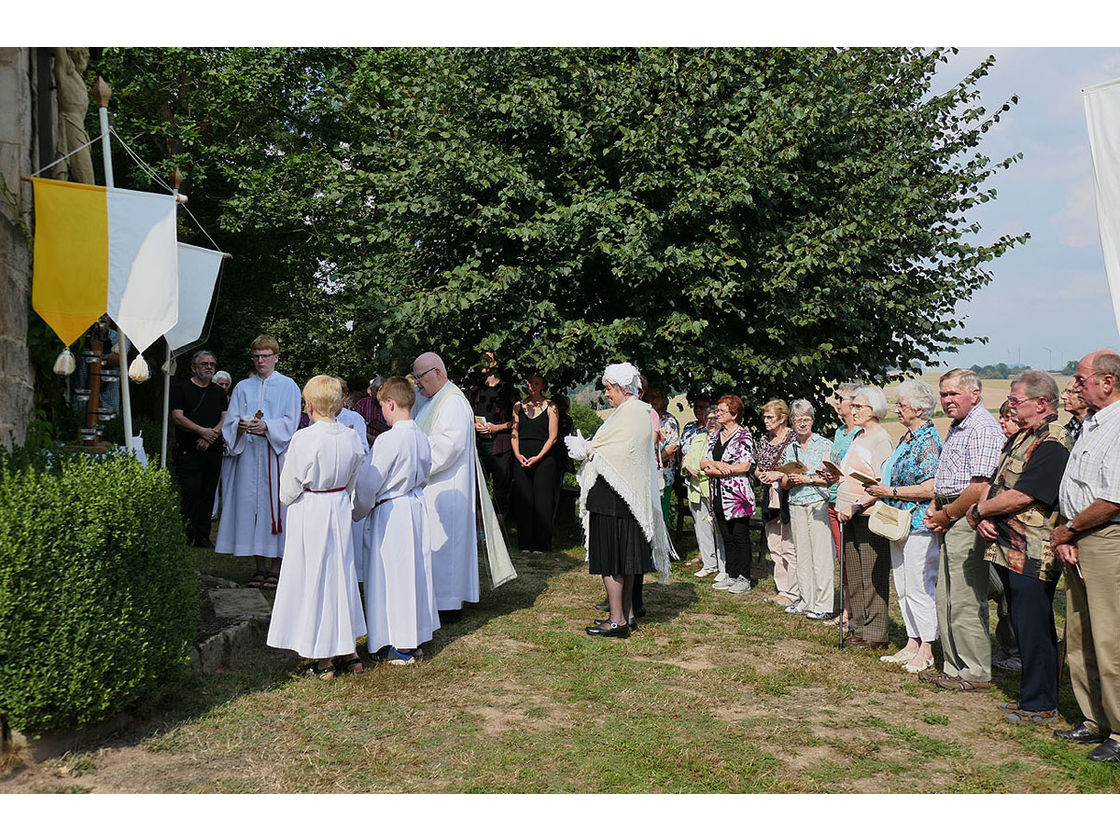 Nachfeier des Mährisch-Neustädter Wachsstockfestes an der Weingartenkapelle (Foto: Karl-Franz Thiede)